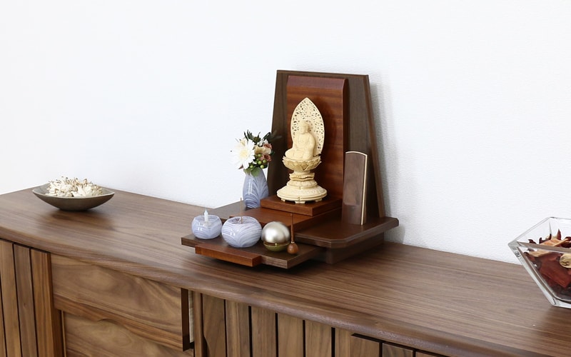 本尊＆位牌の両方を祀るミニ仏壇の飾り方