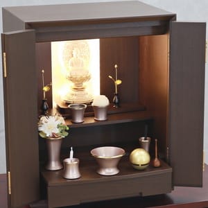 店長おすすめセット01の斜め角度からの本尊・仏具・リンの一式セット例