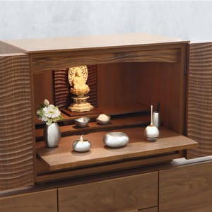 店長おすすめセット02の斜め角度からの本尊・仏具・リンの一式セット例