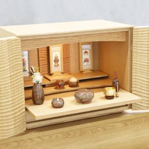 店長おすすめセット01の斜め角度からの本尊・仏具・リンの一式セット例