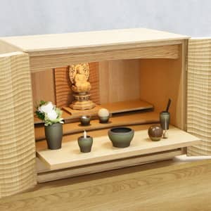 店長おすすめセット02の斜め角度からの本尊・仏具・リンの一式セット例